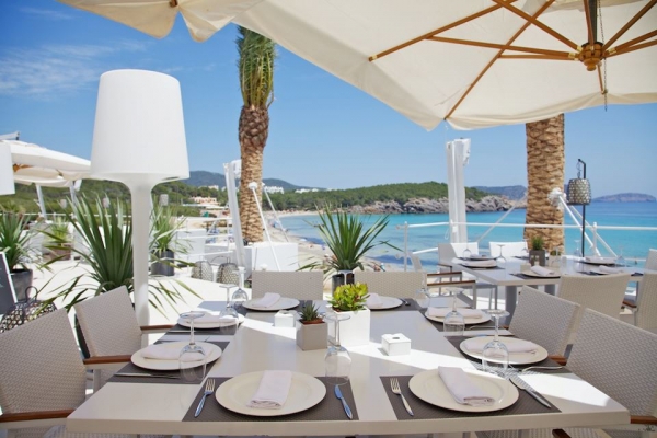 El-Chiringuito-Beach-Ibiza-restaurante.jpg